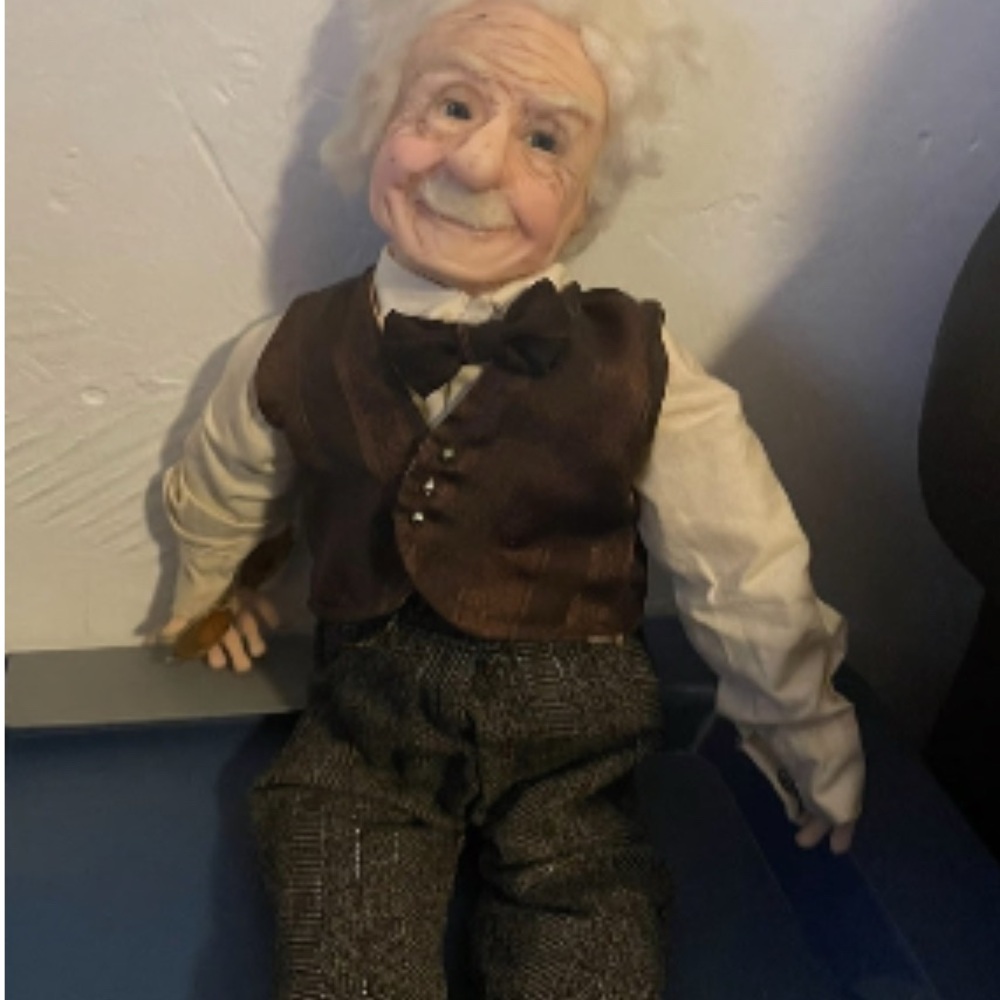 Vintage 2003 Giftcraft inc. 17” Einstein doll porcelain 14072-3123